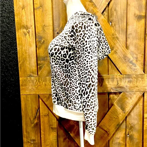 Chaser Black & White Cheetah Patterned Zip Front Hooded Jacket - Picture 4 of 16